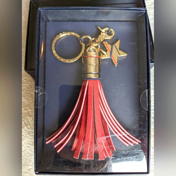 NWT (2) Tommy Hilfiger Keychains in Box - Picture 3 of 5